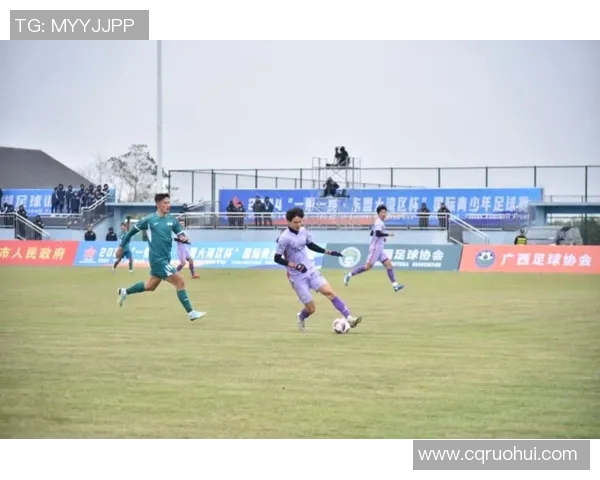 杨蒙恩对足球明星的热爱与追随背后的故事与情感分析