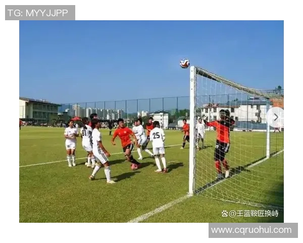 在绿茵场上崛起的混成足球明星的传奇人生与梦想追逐